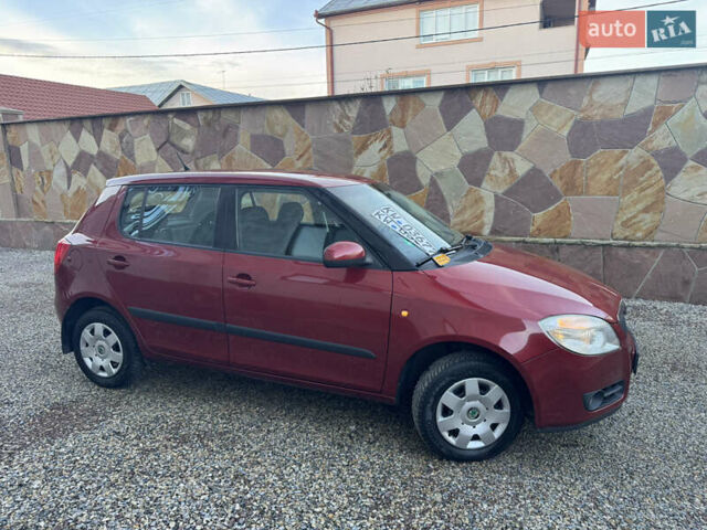 Красный Шкода Фабия, объемом двигателя 1.39 л и пробегом 232 тыс. км за 4500 $, фото 1 на Automoto.ua