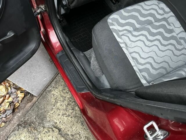 Красный Шкода Фабия, объемом двигателя 1.4 л и пробегом 198 тыс. км за 4500 $, фото 18 на Automoto.ua