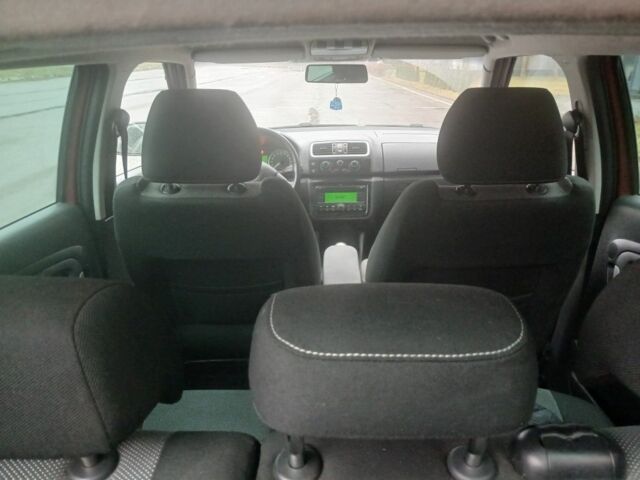 Червоний Шкода Фабія, об'ємом двигуна 0 л та пробігом 251 тис. км за 5499 $, фото 6 на Automoto.ua