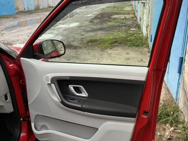 Красный Шкода Фабия, объемом двигателя 1.4 л и пробегом 256 тыс. км за 4500 $, фото 23 на Automoto.ua