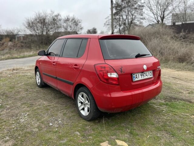 Красный Шкода Фабия, объемом двигателя 1.6 л и пробегом 235 тыс. км за 6600 $, фото 4 на Automoto.ua