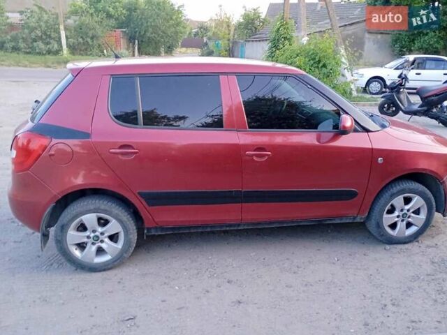 Красный Шкода Фабия, объемом двигателя 1.39 л и пробегом 265 тыс. км за 3600 $, фото 2 на Automoto.ua