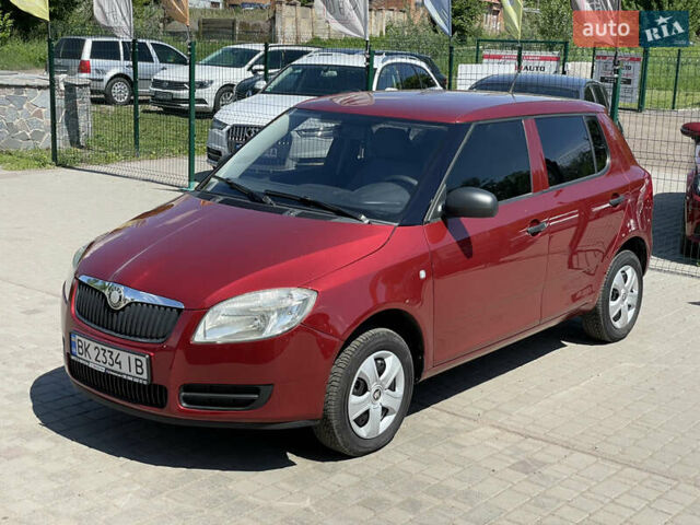 Красный Шкода Фабия, объемом двигателя 1.2 л и пробегом 203 тыс. км за 4755 $, фото 1 на Automoto.ua