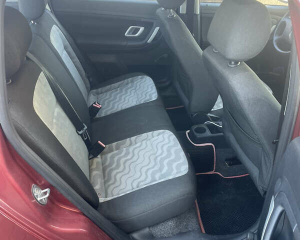 Красный Шкода Фабия, объемом двигателя 1.39 л и пробегом 276 тыс. км за 4500 $, фото 11 на Automoto.ua