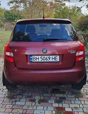 Красный Шкода Фабия, объемом двигателя 1.2 л и пробегом 186 тыс. км за 4000 $, фото 1 на Automoto.ua