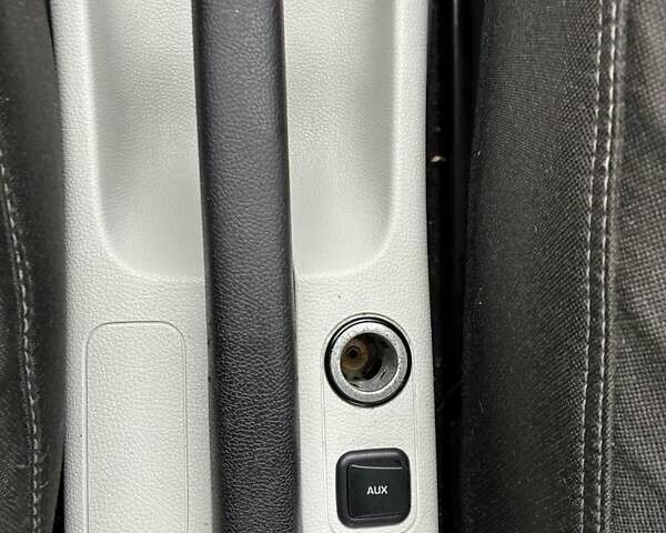 Красный Шкода Фабия, объемом двигателя 1.4 л и пробегом 256 тыс. км за 4500 $, фото 15 на Automoto.ua