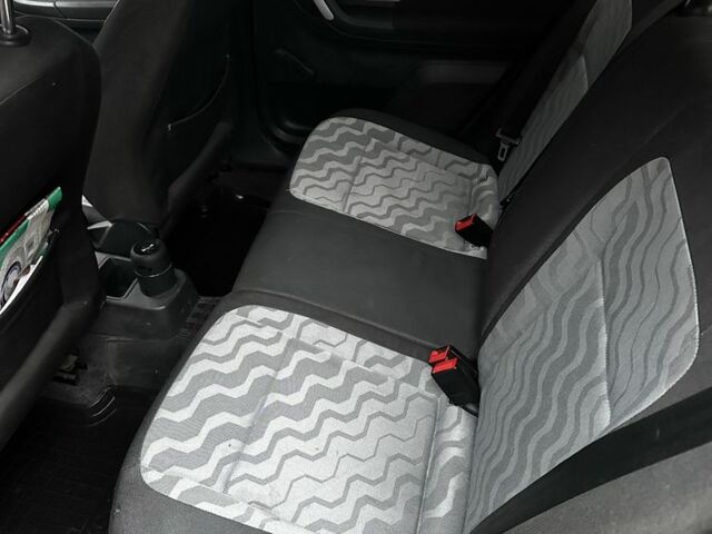 Красный Шкода Фабия, объемом двигателя 1.4 л и пробегом 198 тыс. км за 4500 $, фото 19 на Automoto.ua