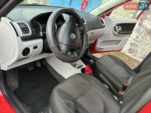 Красный Шкода Фабия, объемом двигателя 1.4 л и пробегом 256 тыс. км за 4500 $, фото 10 на Automoto.ua