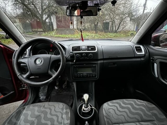 Красный Шкода Фабия, объемом двигателя 1.4 л и пробегом 198 тыс. км за 4500 $, фото 16 на Automoto.ua