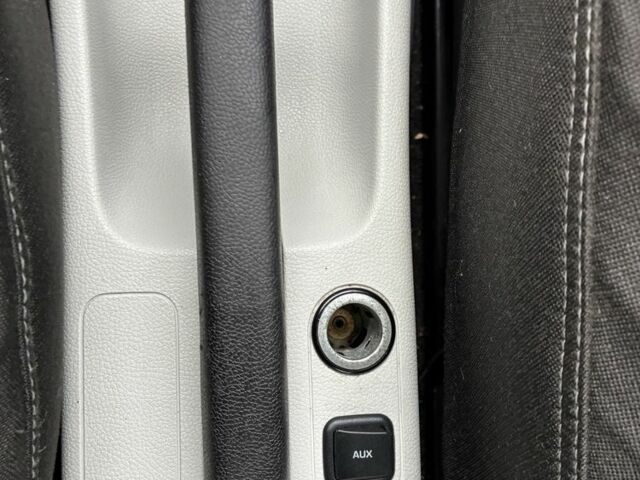 Красный Шкода Фабия, объемом двигателя 1.4 л и пробегом 256 тыс. км за 4500 $, фото 16 на Automoto.ua