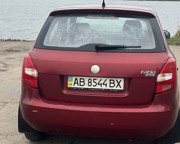 Красный Шкода Фабия, объемом двигателя 1.2 л и пробегом 205 тыс. км за 3000 $, фото 1 на Automoto.ua