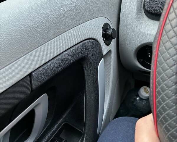 Красный Шкода Фабия, объемом двигателя 1.4 л и пробегом 256 тыс. км за 4500 $, фото 14 на Automoto.ua