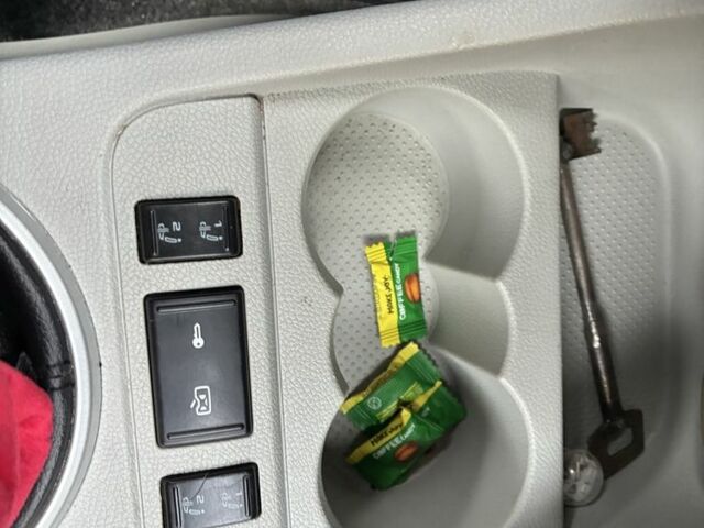 Красный Шкода Фабия, объемом двигателя 1.4 л и пробегом 256 тыс. км за 4500 $, фото 17 на Automoto.ua