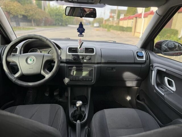 Червоний Шкода Фабія, об'ємом двигуна 1.4 л та пробігом 305 тис. км за 3000 $, фото 16 на Automoto.ua