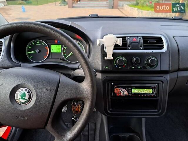 Красный Шкода Фабия, объемом двигателя 1.2 л и пробегом 113 тыс. км за 4500 $, фото 7 на Automoto.ua