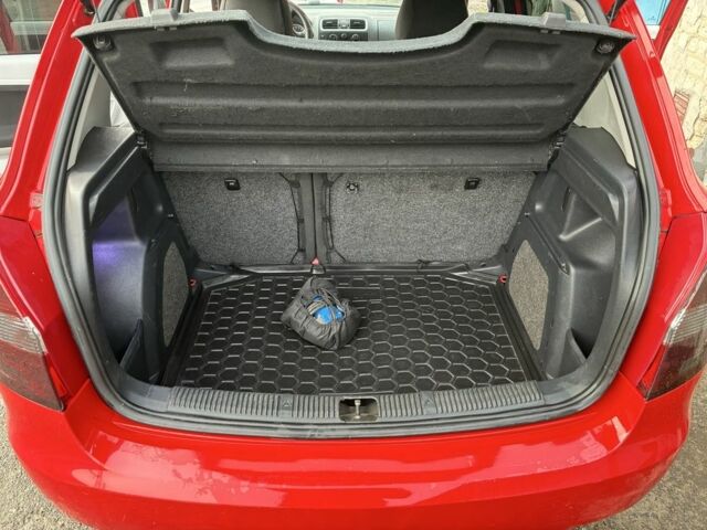 Красный Шкода Фабия, объемом двигателя 1.4 л и пробегом 256 тыс. км за 4500 $, фото 6 на Automoto.ua