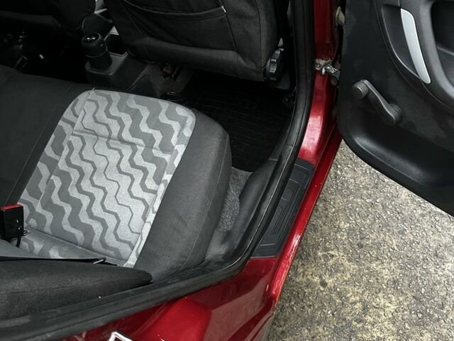 Красный Шкода Фабия, объемом двигателя 1.4 л и пробегом 198 тыс. км за 4500 $, фото 21 на Automoto.ua