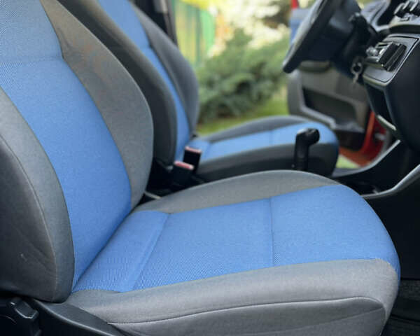 Червоний Шкода Фабія, об'ємом двигуна 1.2 л та пробігом 112 тис. км за 5900 $, фото 11 на Automoto.ua