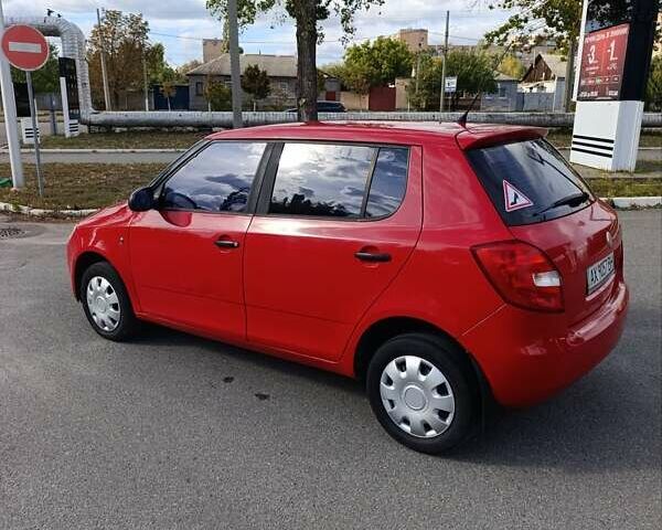 Красный Шкода Фабия, объемом двигателя 1.4 л и пробегом 250 тыс. км за 3550 $, фото 2 на Automoto.ua