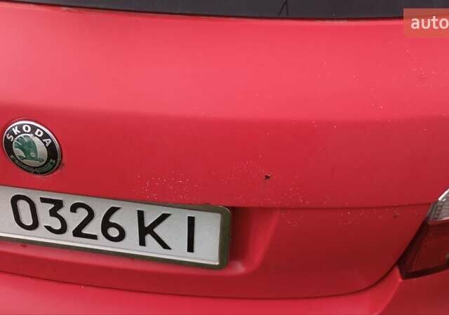 Красный Шкода Фабия, объемом двигателя 1.39 л и пробегом 275 тыс. км за 3200 $, фото 4 на Automoto.ua