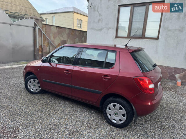 Красный Шкода Фабия, объемом двигателя 1.39 л и пробегом 232 тыс. км за 4500 $, фото 6 на Automoto.ua