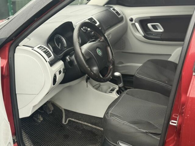 Червоний Шкода Фабія, об'ємом двигуна 1.4 л та пробігом 270 тис. км за 3550 $, фото 6 на Automoto.ua