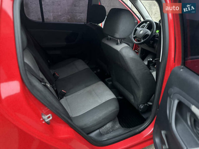 Красный Шкода Фабия, объемом двигателя 1.2 л и пробегом 166 тыс. км за 3450 $, фото 11 на Automoto.ua