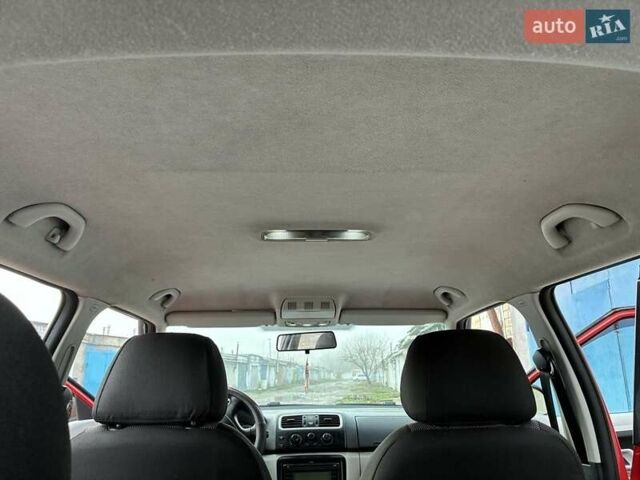 Красный Шкода Фабия, объемом двигателя 1.4 л и пробегом 256 тыс. км за 4500 $, фото 11 на Automoto.ua