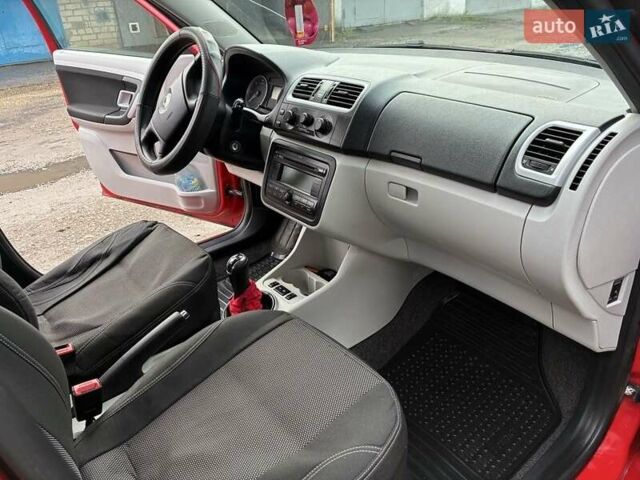 Красный Шкода Фабия, объемом двигателя 1.4 л и пробегом 256 тыс. км за 4500 $, фото 9 на Automoto.ua