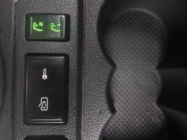 Червоний Шкода Фабія, об'ємом двигуна 0 л та пробігом 251 тис. км за 5499 $, фото 4 на Automoto.ua