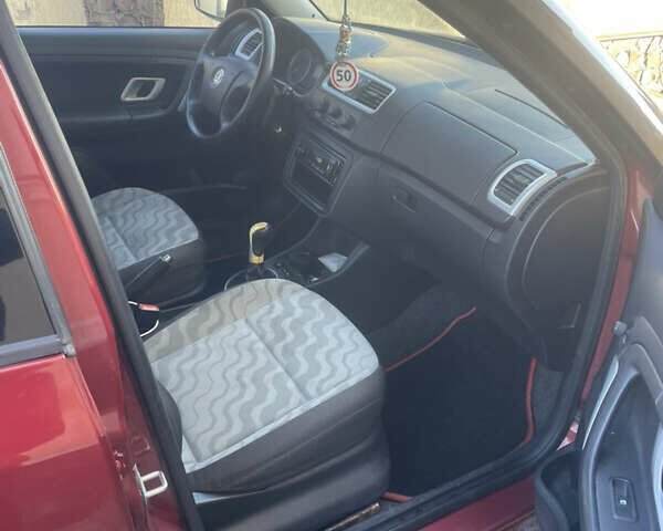 Красный Шкода Фабия, объемом двигателя 1.39 л и пробегом 276 тыс. км за 4500 $, фото 10 на Automoto.ua