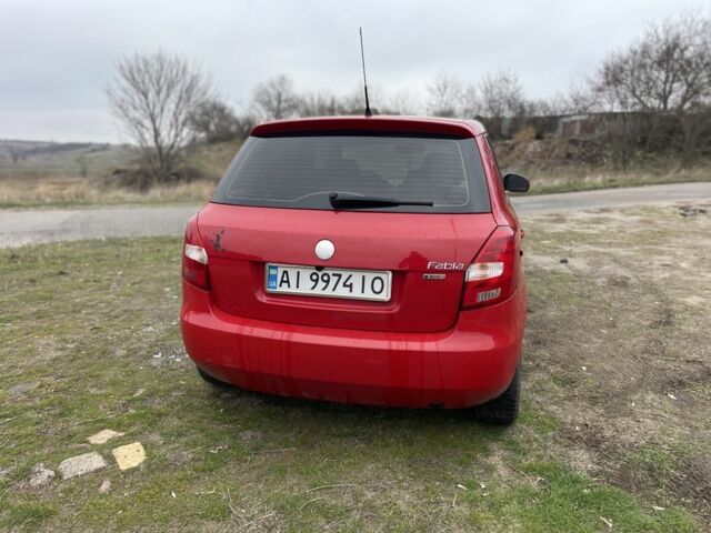 Красный Шкода Фабия, объемом двигателя 1.6 л и пробегом 235 тыс. км за 6600 $, фото 3 на Automoto.ua