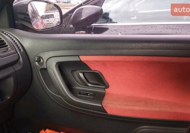 Красный Шкода Фабия, объемом двигателя 1.39 л и пробегом 275 тыс. км за 3200 $, фото 12 на Automoto.ua