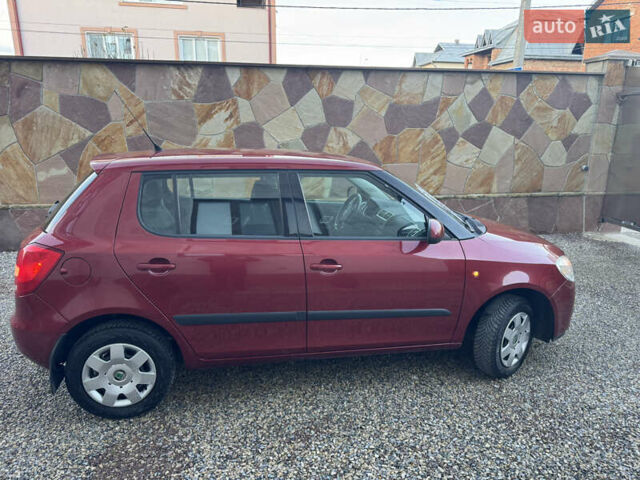 Красный Шкода Фабия, объемом двигателя 1.39 л и пробегом 232 тыс. км за 4500 $, фото 2 на Automoto.ua