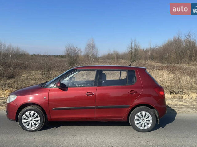Красный Шкода Фабия, объемом двигателя 1.39 л и пробегом 276 тыс. км за 4500 $, фото 1 на Automoto.ua