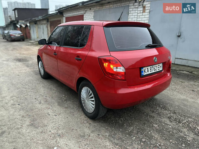 Красный Шкода Фабия, объемом двигателя 1.2 л и пробегом 166 тыс. км за 3450 $, фото 5 на Automoto.ua