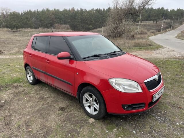 Красный Шкода Фабия, объемом двигателя 1.6 л и пробегом 235 тыс. км за 6600 $, фото 1 на Automoto.ua