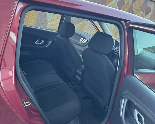 Красный Шкода Фабия, объемом двигателя 1.39 л и пробегом 232 тыс. км за 4500 $, фото 48 на Automoto.ua