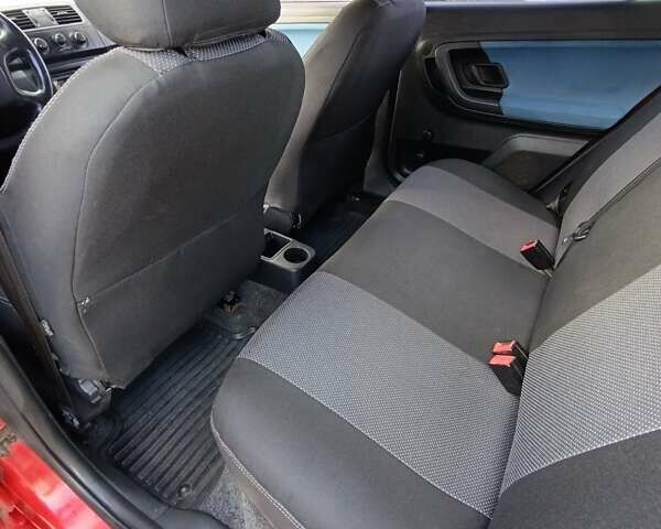 Красный Шкода Фабия, объемом двигателя 1.4 л и пробегом 250 тыс. км за 3550 $, фото 8 на Automoto.ua