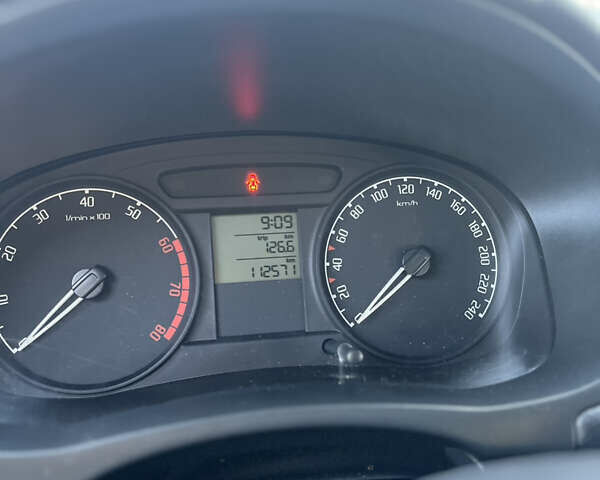Червоний Шкода Фабія, об'ємом двигуна 1.2 л та пробігом 112 тис. км за 5900 $, фото 16 на Automoto.ua