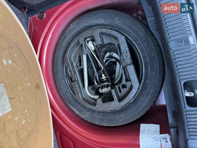 Красный Шкода Фабия, объемом двигателя 1.39 л и пробегом 232 тыс. км за 4500 $, фото 76 на Automoto.ua