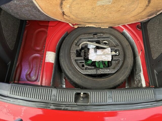 Красный Шкода Фабия, объемом двигателя 1.4 л и пробегом 256 тыс. км за 4500 $, фото 7 на Automoto.ua