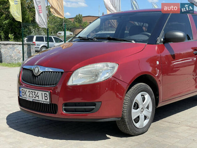 Красный Шкода Фабия, объемом двигателя 1.2 л и пробегом 203 тыс. км за 4755 $, фото 3 на Automoto.ua
