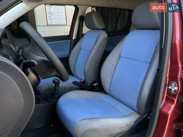 Красный Шкода Фабия, объемом двигателя 1.2 л и пробегом 203 тыс. км за 4755 $, фото 24 на Automoto.ua