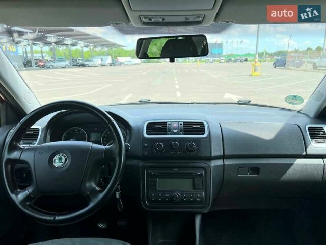 Красный Шкода Фабия, объемом двигателя 1.2 л и пробегом 175 тыс. км за 5900 $, фото 7 на Automoto.ua
