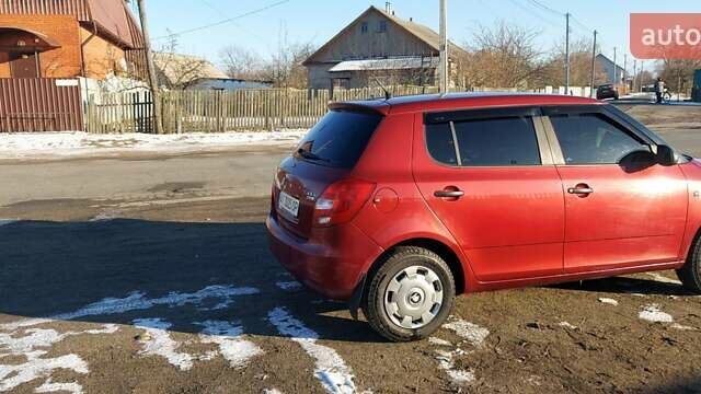 Красный Шкода Фабия, объемом двигателя 1.2 л и пробегом 379 тыс. км за 3950 $, фото 4 на Automoto.ua
