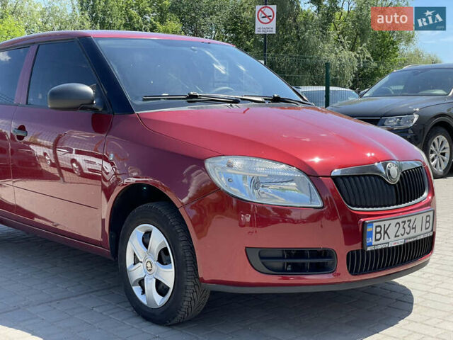 Красный Шкода Фабия, объемом двигателя 1.2 л и пробегом 203 тыс. км за 4755 $, фото 7 на Automoto.ua