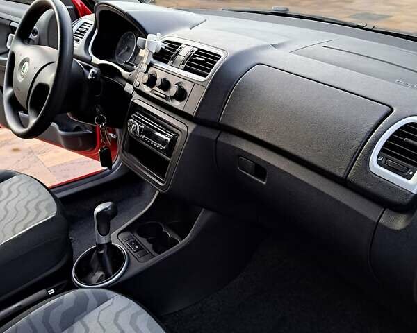 Красный Шкода Фабия, объемом двигателя 1.2 л и пробегом 113 тыс. км за 4500 $, фото 1 на Automoto.ua
