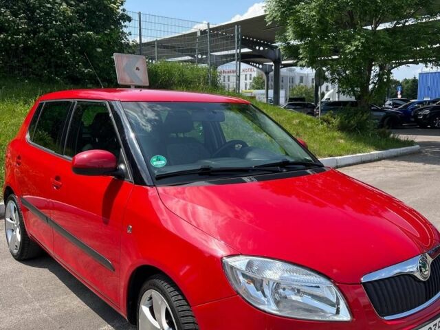 Красный Шкода Фабия, объемом двигателя 1.2 л и пробегом 178 тыс. км за 5600 $, фото 2 на Automoto.ua