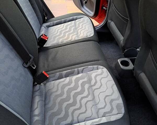 Красный Шкода Фабия, объемом двигателя 1.2 л и пробегом 113 тыс. км за 4500 $, фото 18 на Automoto.ua